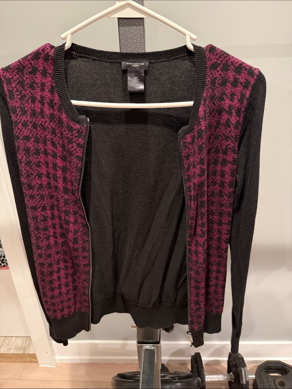 Ann Taylor Black & Plum Houndstooth Zip Cardigan